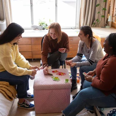 20220304-JLH-Students-at-Residence-Hall-090-scaled